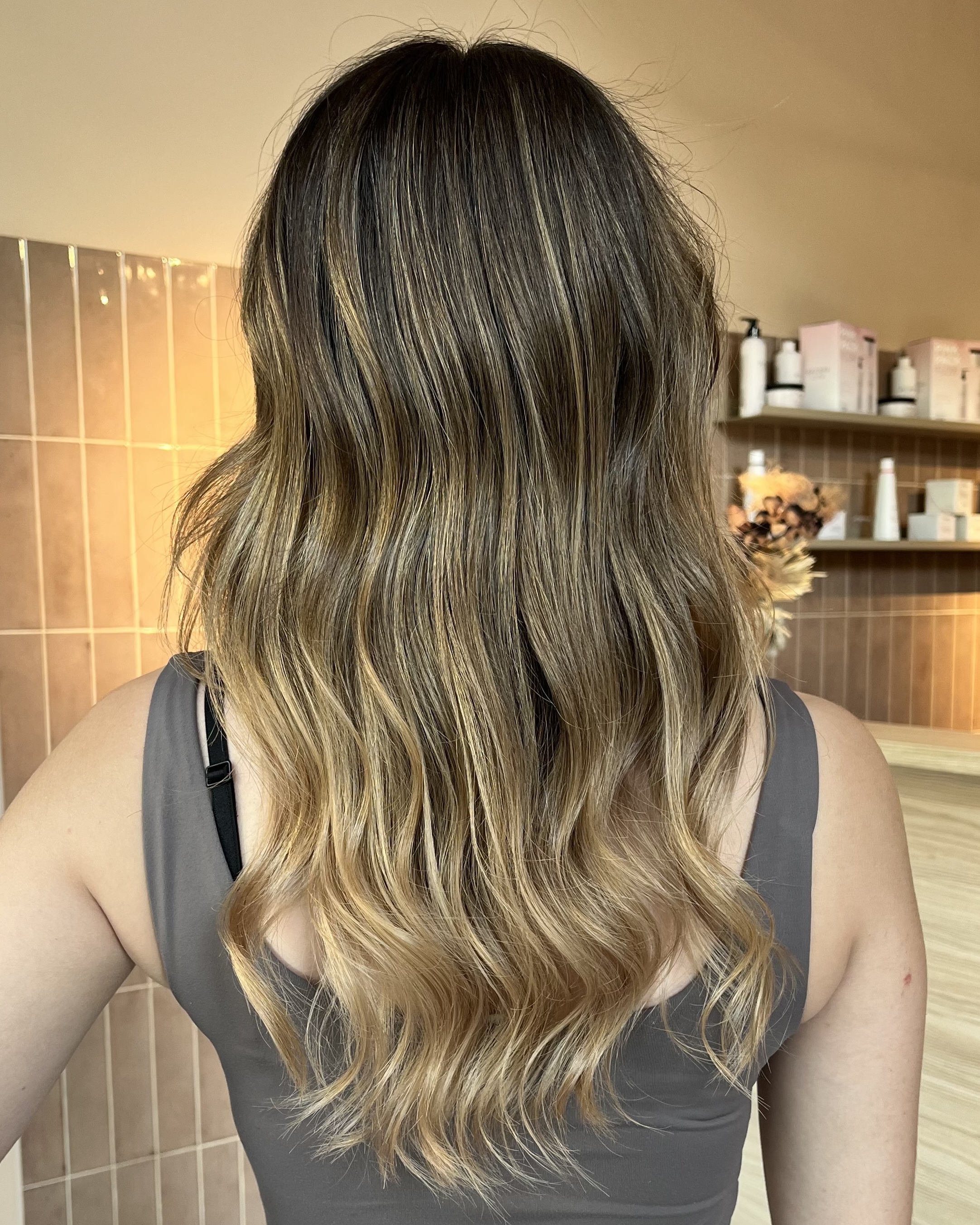 Sweet Balayage Imatge d'un tall de cabell i pentinat realitzat al saló de perruqueria
